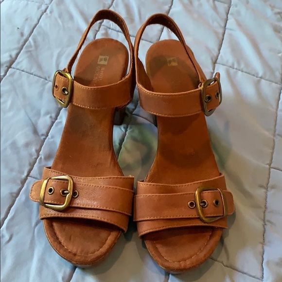 White Mountain Shoes - Chunk heel Sandals.